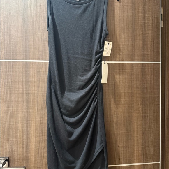 Dresses & Skirts - Elegant Black Sleeveless Dress